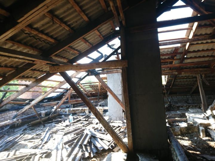 40 человек эвакуировались из-за пожара в жилом доме в Казани