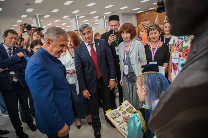 Съезд Всемирного конгресса татар и уборочная страда в районах республики: главное за «Неделю с президентом»