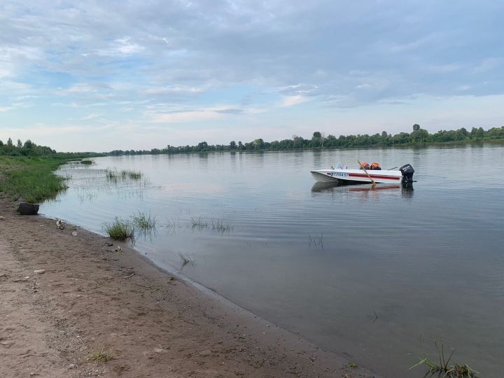 На Каме в Татарстане перевернулась лодка с четырьмя людьми