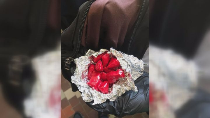 В Казани мать отправляла 16-летнюю дочь делать закладки с наркотиками