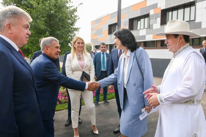 Президент Татарстана посетил открытие Русского драмтеатра «Мастеровые» в Челнах
