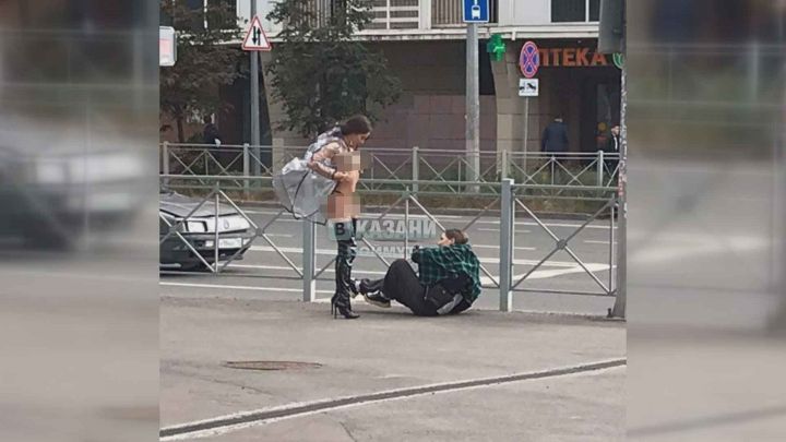 Соцсети: в Казани девушка показывала прохожим свои интимные места