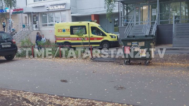 В Казани пенсионерка упала на улице и умерла