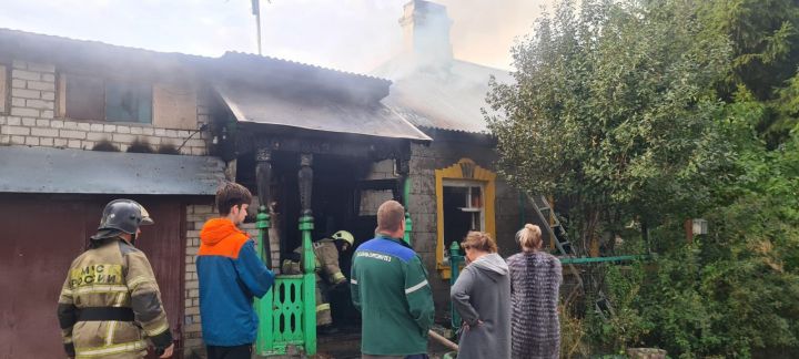 Пожилой мужчина погиб на пожаре в частном доме в Казани