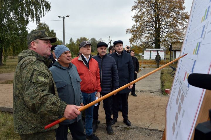 Минниханов посетил палаточный лагерь для размещения воинских частей, формируемых КВТКУ