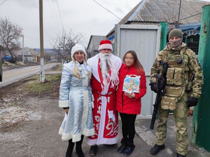 Дед Мороз и Снегурочка из Татарстана поздравили детей из Белгородской области