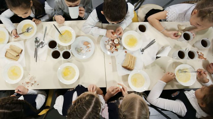 В казанских школах тестируют систему предзаказа горячего обеда