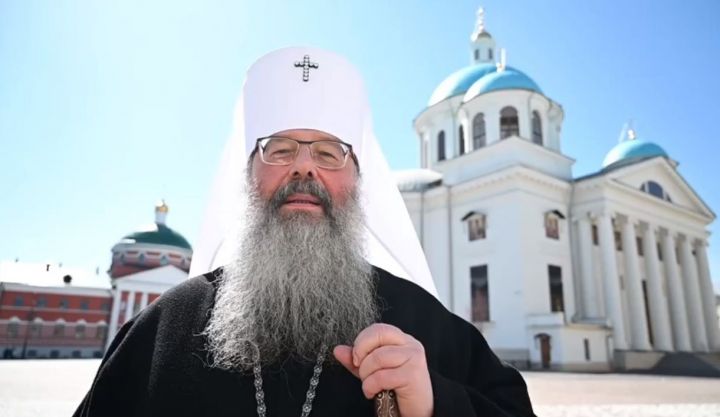 Митрополит Кирилл окунулся после службы в крещенскую купель в татарстанском селе