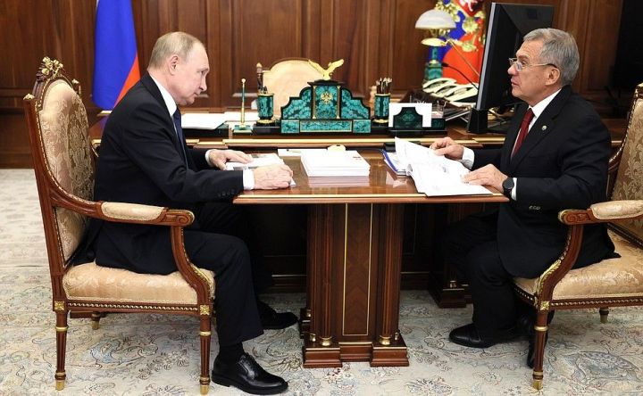 Владимир Путин провел рабочую встречу в Рустамом Миннихановым