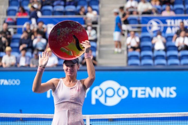 Теннисистка Кудерметова выиграла турнир в Токио