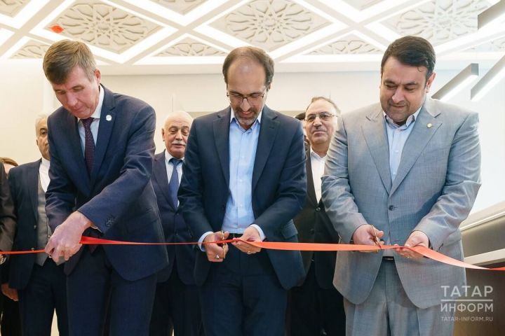 Замминистра экономики Ирана открыл обновленный офис исламского банка в Казани