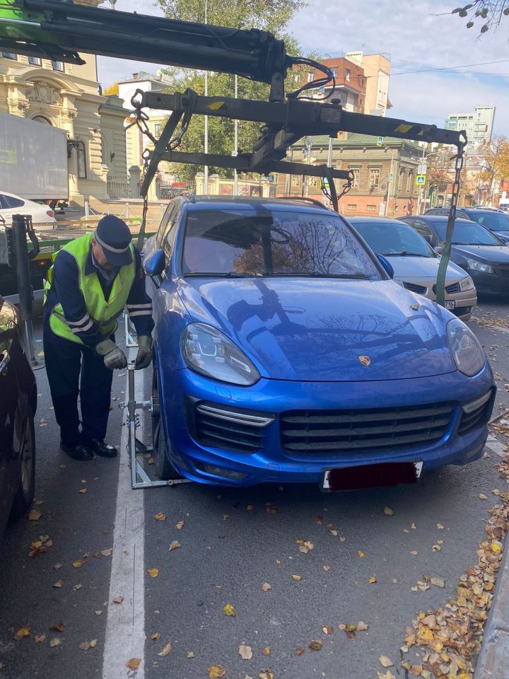 В Казани автоледи лишилась Porsche Cayenne из-за более 50 штрафов ГИБДД
