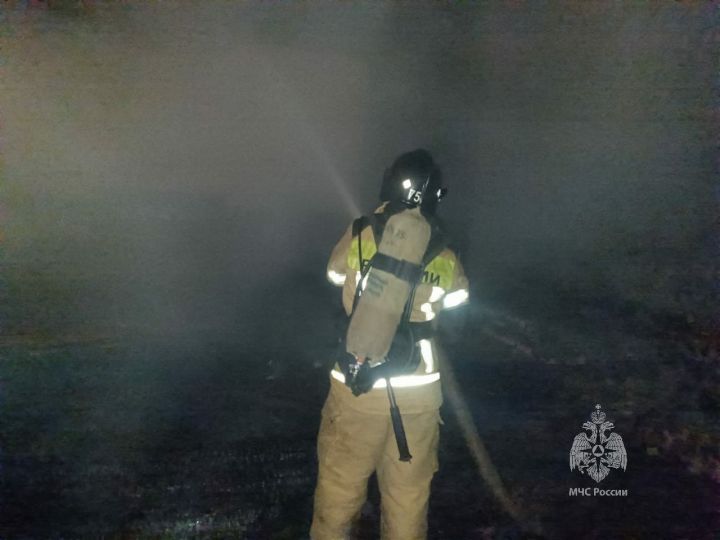 В Заинске из горящего дома спасли 14 человек