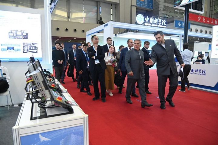 Минниханов принял участие в открытии Китайской выставки высоких технологий