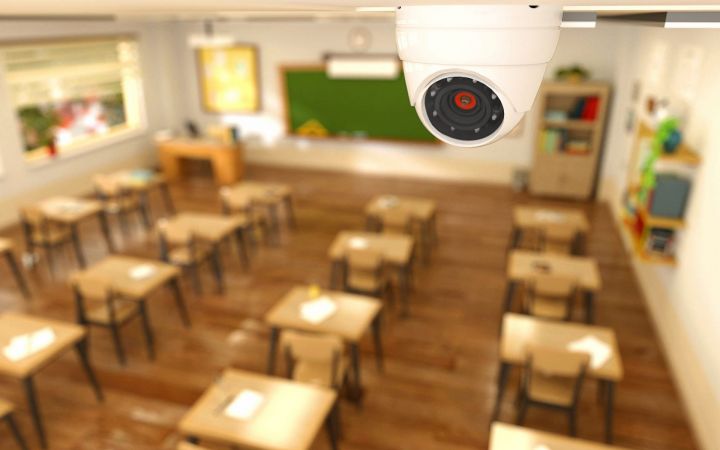 В классах российских школ могут появиться видеокамеры