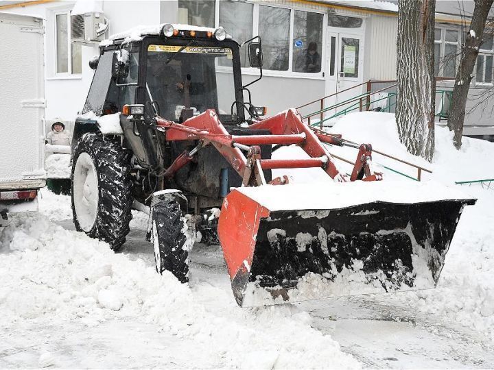 Татарстанцам рассказали, куда обращаться, чтобы убрали снег во дворе