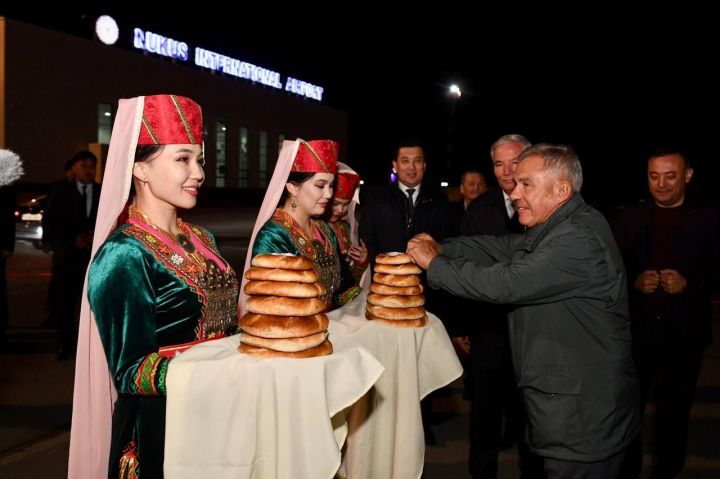 Минниханов прибыл с рабочим визитом в Республику Каракалпакстан (Узбекистан)