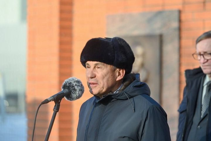 Минниханов поздравил Казанский завод «Вакууммаш» с юбилеем