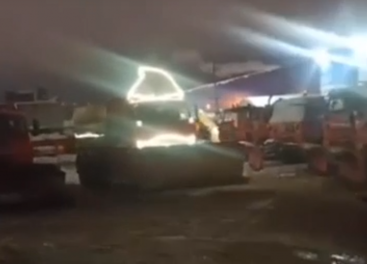 В Казани снегоуборочную технику украсили светящимися шапками и усами Деда Мороза