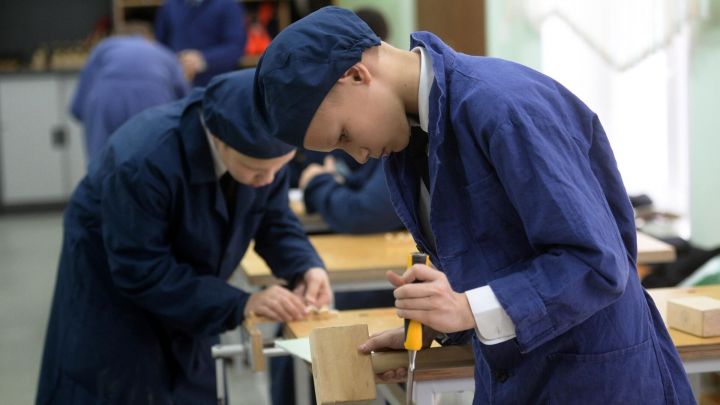 От слесарного дела до кулинарии: в российских школах вводят обязательные уроки труда