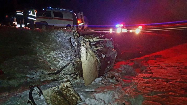 Смертельное ДТП с легковушкой и грузовиком произошло на границе с Татарстаном
