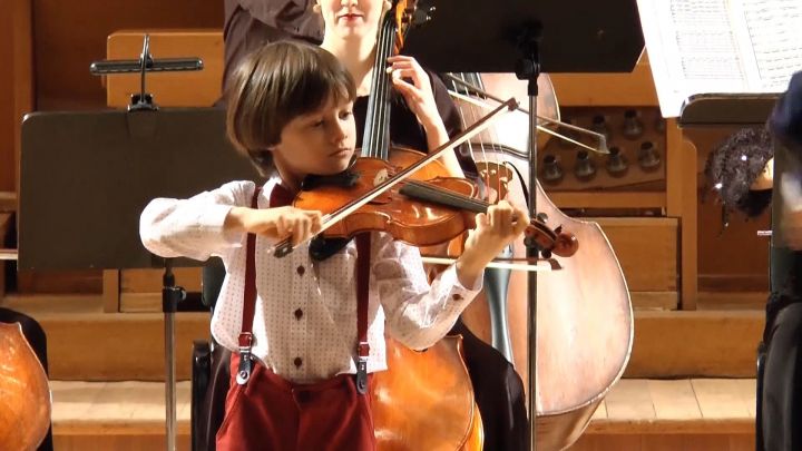 «Хорошая игра может поразить»: 8-летний победитель проекта «Синяя птица» из Челнов рассказал о любви к музыке