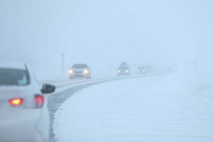 Водителям РТ напомнили о безопасности на дороге при снежных заносах
