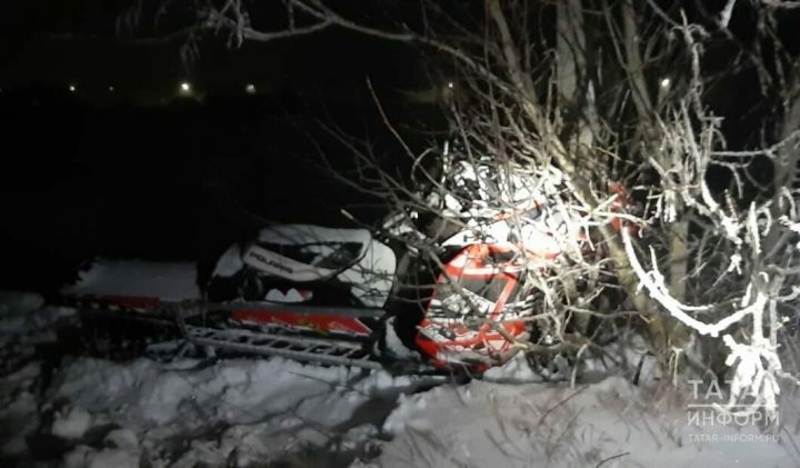 Водитель снегохода погиб, врезавшись в столб на трассе в Татарстане