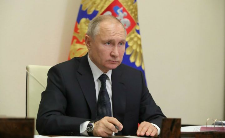 Путин отметил четырех татарстанцев госнаградами и благодарностью