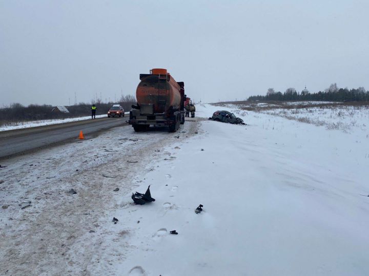 16-летний подросток погиб в ДТП с грузовиком на трассе под Казанью
