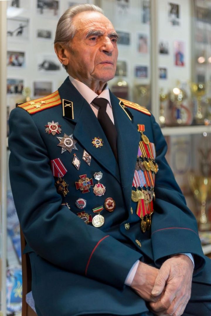 Рустам Минниханов поблагодарил ветерана Сталинградской битвы из Татарстана