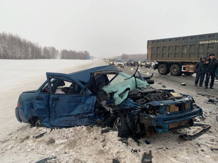В результате ДТП под Казанью скончалась пассажирка легковушки