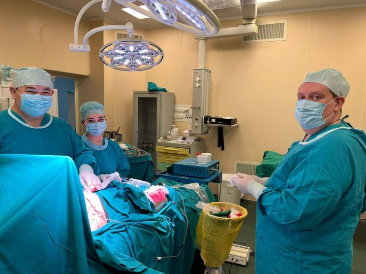 Челнинские онкологи удалили пациентке распадающуюся опухоль молочной железы