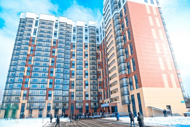 В Казани 70 учителей получили квартиры в новом доме по программе соципотеки