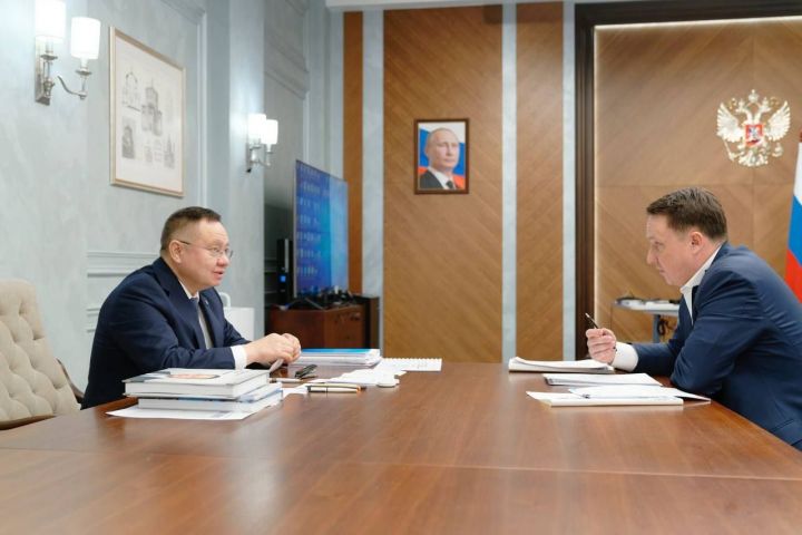 Марат Айзатуллин встретился с министром строительства и ЖКХ России Иреком Файзуллиным 