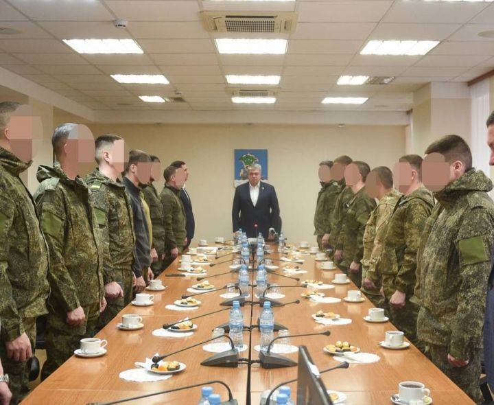 Мэр Челнов встретился с бойцами, выполняющими воинский долг в зоне СВО
