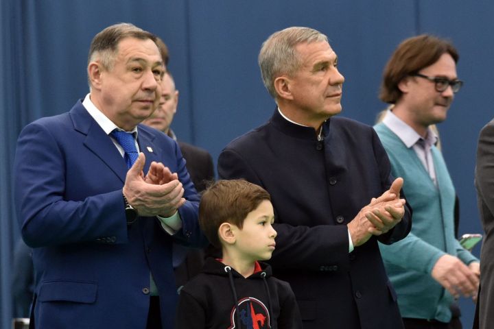 Рустам Минниханов и Игорь Левитин приняли участие в открытии соревнований по настольному теннису