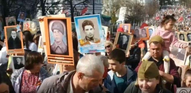 Традиционного очного шествия «Бессмертный полк» в России в этом году не будет