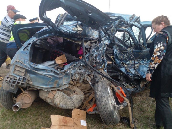 Автоледи и ее пассажирка скончались в жестком ДТП с «КамАЗом» в Татарстане
