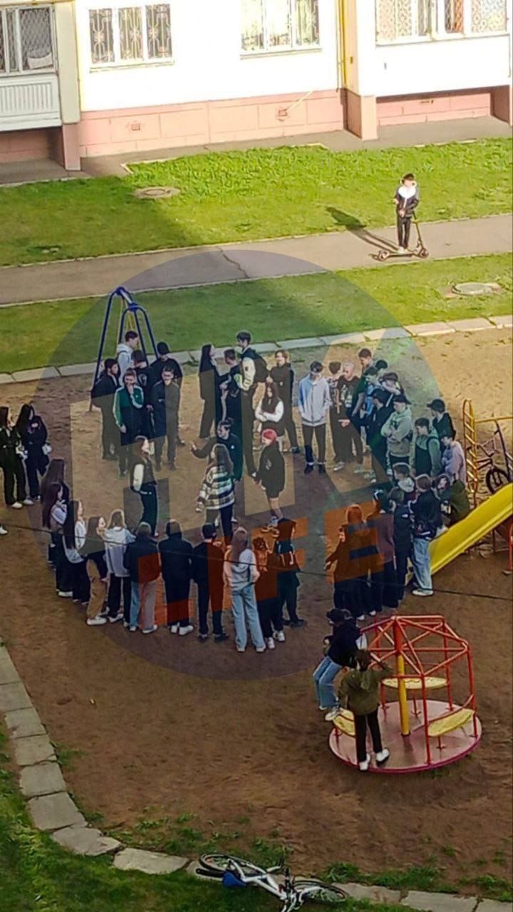 Просили встать на колени: в Нижнекамске школьницы устроили «стрелку» во дворе