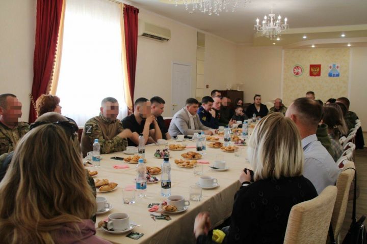 Военные поблагодарили руководство Менделеевского района за заботу об их семьях