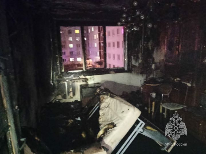 Пожилого челнинца госпитализировали в результате возгорания вещей в квартире