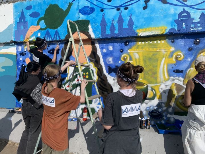 Стену набережной в Челнах украсили граффити художников из Казани, Ижевска и Санкт-Петербурга