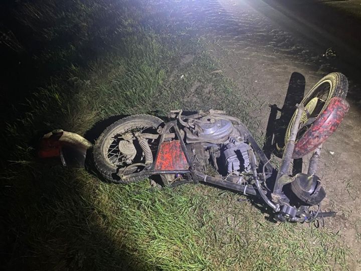Девочка-подросток погибла при столкновении двух мотоциклов и иномарки в Татарстане