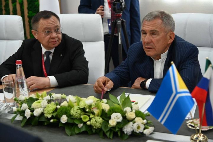 Минниханов встретился с главой Республики Тыва Владиславом Ховалыгом