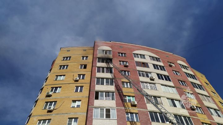 Из горящей квартиры в Зеленодольске спасли двух пьяных жильцов