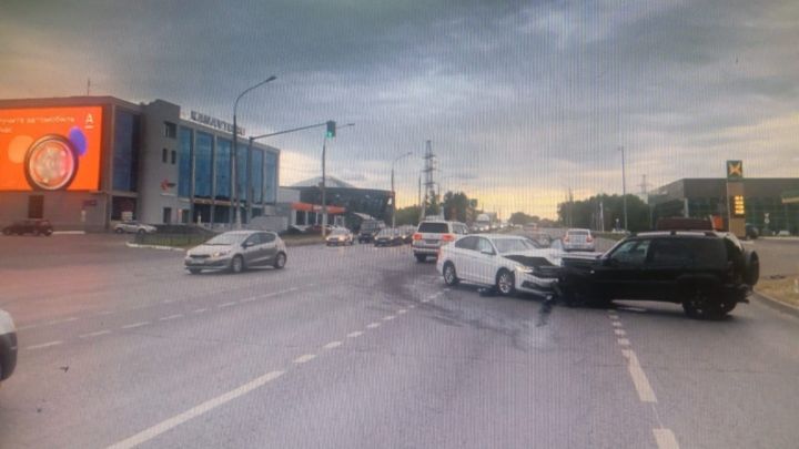 В Казани в результате аварии пострадали три человека