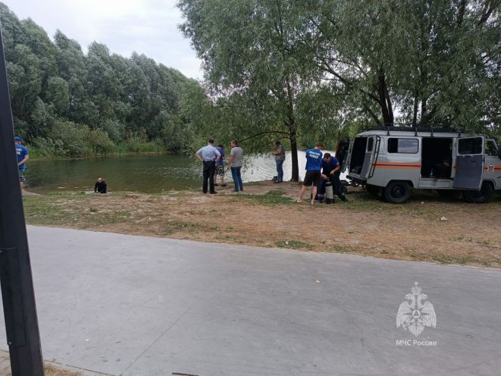 В казанском парке Победы из озера достали труп мужчины