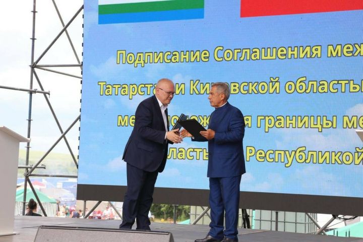 Раис РТ и губернатор Кировской области подписали соглашение об установлении границы между двумя регионами