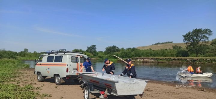 В Татарстане продолжаются поиски утонувшей в реке Ик девушки